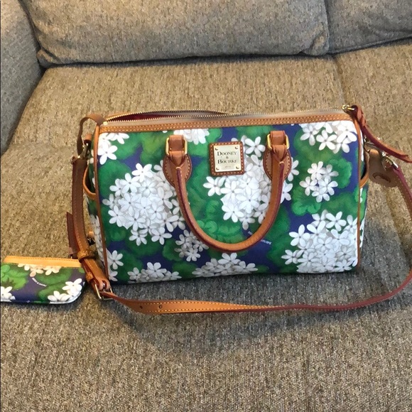 Dooney & Bourke Handbags - Beautiful Dooney & Bourke purse